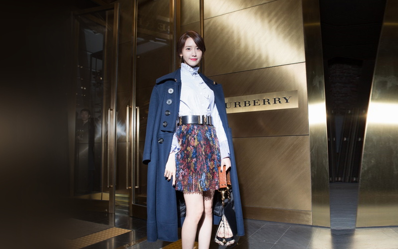 looking at camera, burberry, entrance, uniform, clothing, kpop, front view, girl, full length, yuna, portrait, bag, young adult, indoors, hairstyle, standing