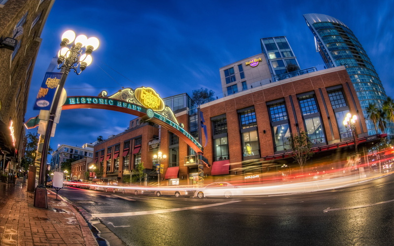 travel destinations, architecture, dusk, speed, 2K, outdoors, illuminated, sky, light, building exterior, city street, city life, street light, gaslamp