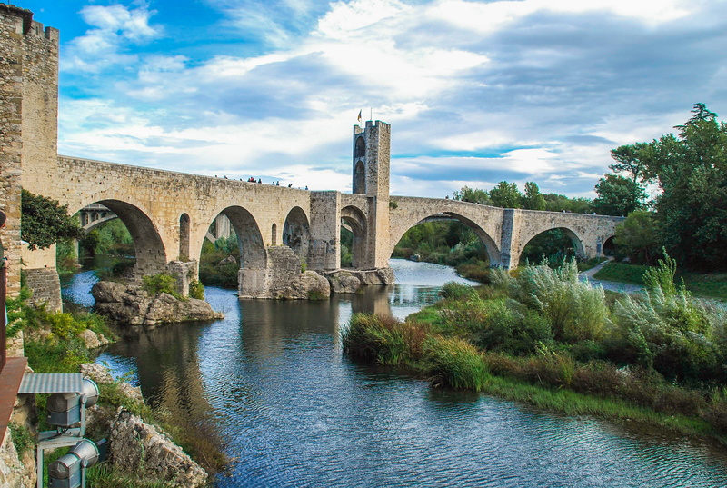 medieval population, clouds, architecure, bessalu, medieval, sky, cloud - sky, bridge - man made structure, green, river, blue, tree, 2K, arch bridge