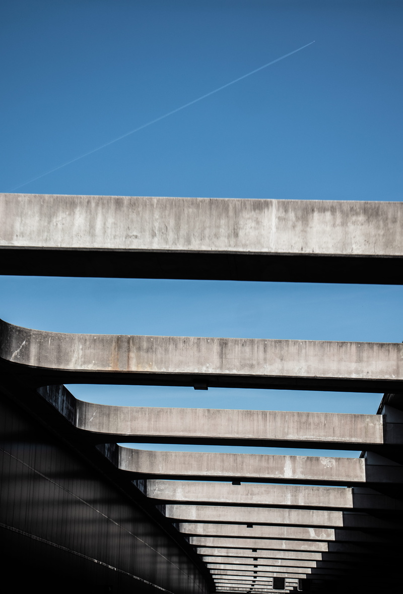 sunlight, bridge, built structure, in a row, vapor trail, clear sky, architecure, architectural column, low angle view, lines, metal, design, day, transportation