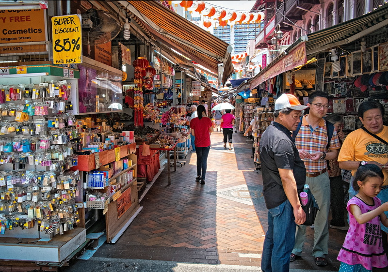 customer, consumerism, cultures, buying, Shopping, mid adult men, group of people, males, real people, famous Place, street, choice, urban Scene, city