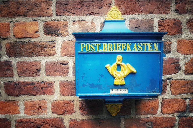 western script, male likeness, history, deutsche post, no people, day, communication, briefkasten, architecture, creativity, blue, sign, brick, бремен