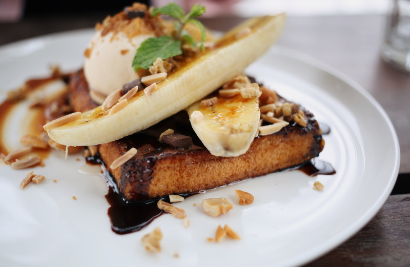 garnish, freshness, 5K, temptation, still life, indulgence, yum, thailand, split, sandwich, burger, bread, table, brown, plate, banana, toast, indoors