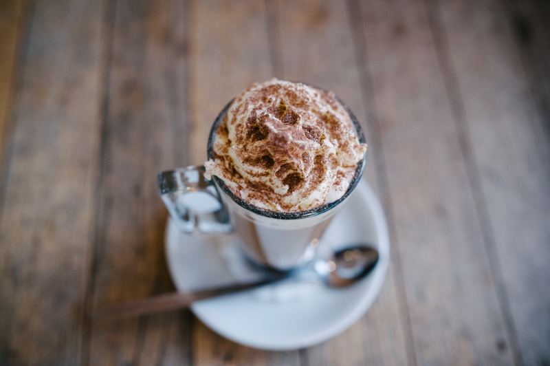 cake, indulgence, wood - Material, gourmet, coffee Cup, freshness, dessert, cappuccino, sweet food, breakfast, caffeine, 2K, no People, mug, sweet, mocha