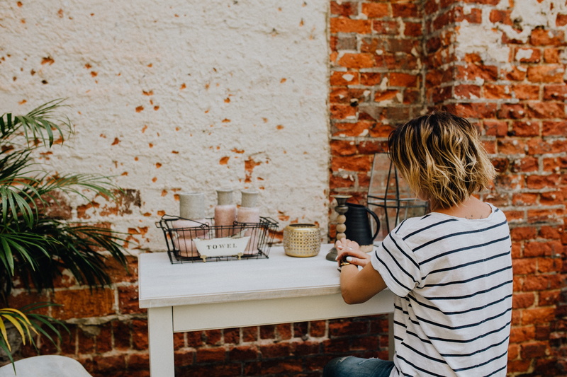 cafe, one person, day, table, striped, hairstyle, standing, three quarter length, paris, grass, real people, wall, casual clothing, blond hair, outside