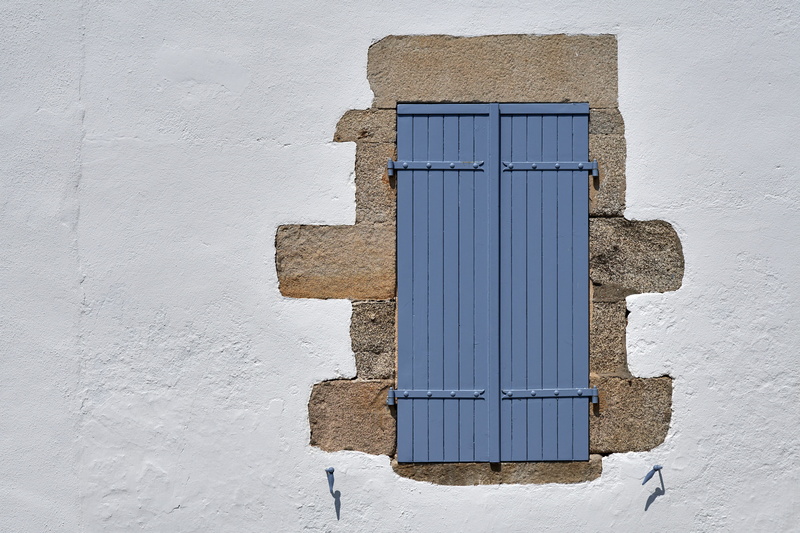 5K, day, white, wall, stone, built structure, window, wooden, architecture, nature, closed, textured, pattern, metal, door, sunlight, outdoors, gray, close-up