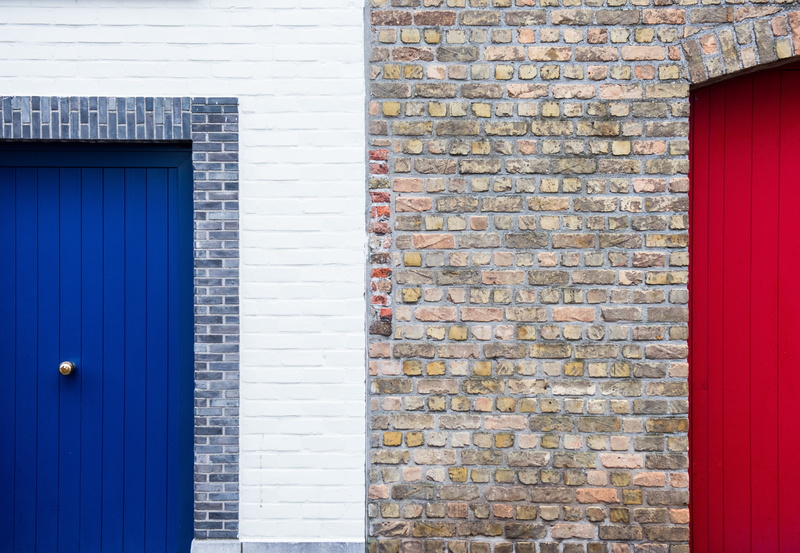 white, brick wall, wall, day, building exterior, arhitecture, red, built structure, pattern, door, white color, 5K, wall - building feature, house, wooden