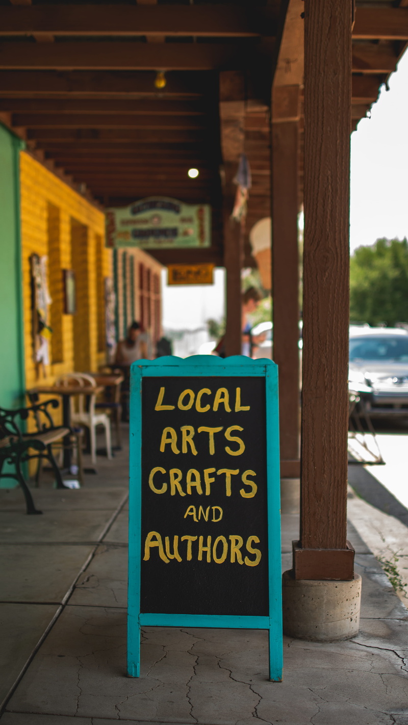 building, artists, city, boutitue, storefront, craftsman, vintage, information, building exterior, sign, patagonia, text, cafe, 4K, information sign, small town