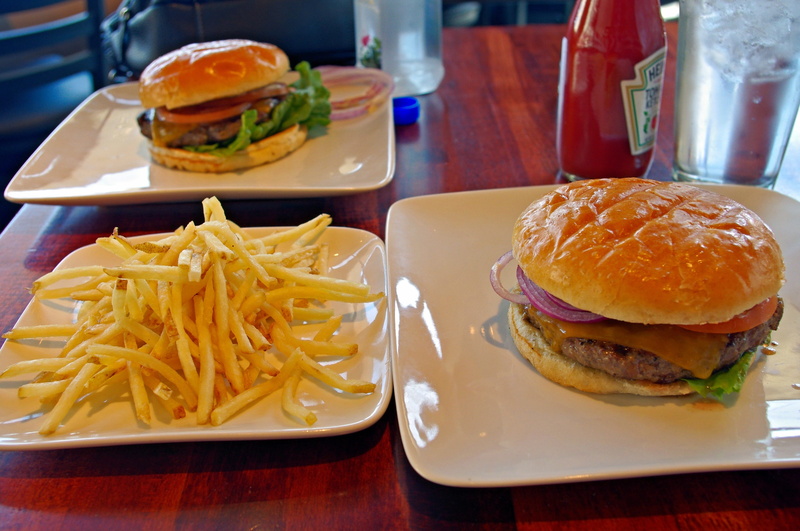 ready-to-eat, texas, food and drink, fast, drinking glass, 2K, tray, healthy eating, delicious, still life, indoors, food, serving size, french, burger