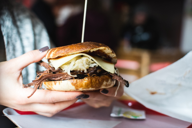 freshness, gourmet, cheese, lettuce, grilled, sandwich, vegetable, one person, ready-To-Eat, incidental people, hands, dinner, cheeseburger, 5K, finger