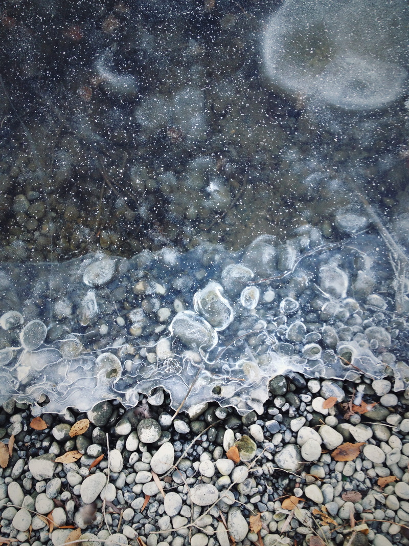 rocks, pebble, sand, no people, stone - object, rock, particle, floating on water, day, 2K, shoreline, sea, abundance, solid, transparent, water, outdoors