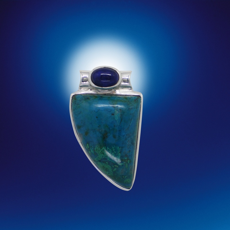 lapis lazuli, colored background, shimmer, silver, still life, blue, silver jewelry, protection, low angle view, 1080P, metal, blue background, jewellery