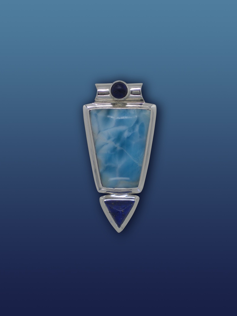 bluish, connection, single object, shimmer, gems, close-up, silver jewelry, transparent, wireless technology, cut out, polished, retro styled, studio shot