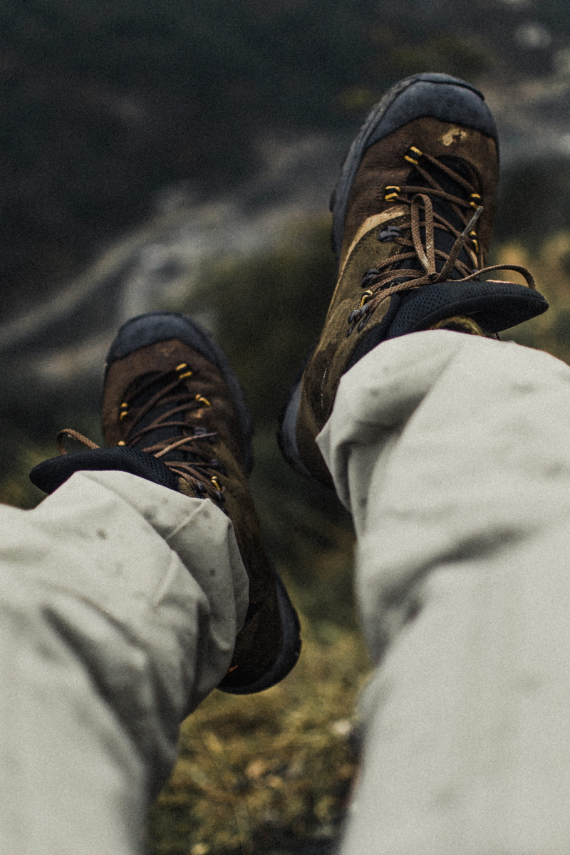 shoes, sports Shoe, human Leg, adult, hitchhiking, forest, men, human Foot, travel, lifestyles, sport, hang, hiking, walking, shoelace, person, solo, feet