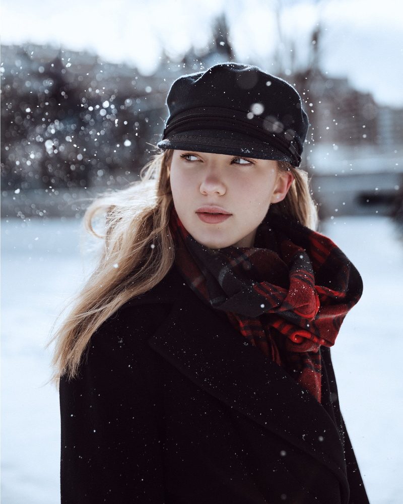 extreme weather, leisure activity, standing, front view, woman, beautiful woman, Emotion, hairstyle, snowy, cold temperature, scarf, day, Portraits, lifestyles