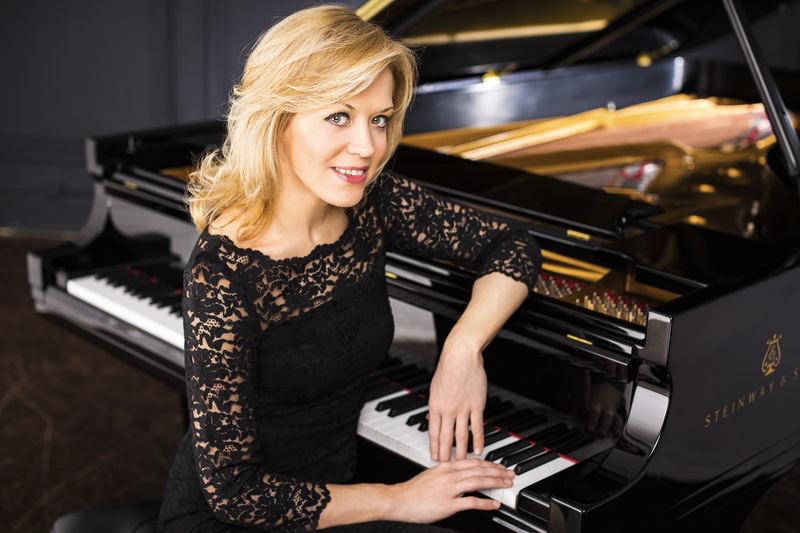 Steinway and Sons, blonde, black, dress, Russia, beauty, piano, brown-eyed, 2K, Olga Kern, smile, pianist