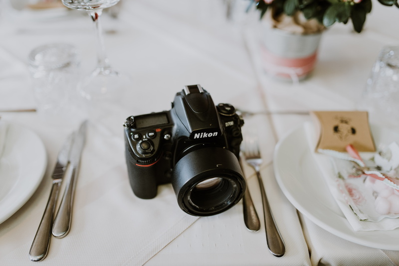 beverage, camera lens, digital camera, 5K, camera, furniture, technology, selective focus, drink, vintage, table, restaurant, camera - photographic equipment