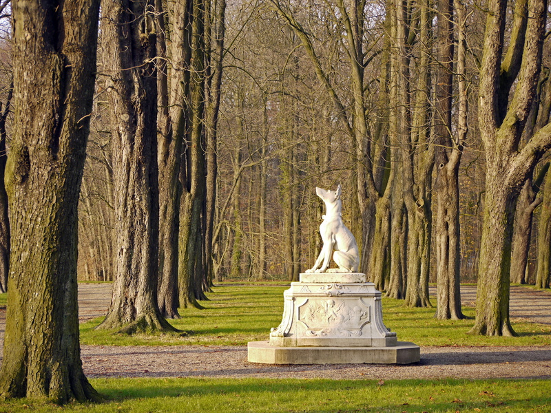 statue, male likeness, wood, castle park, chestnut trees, avenue, moated castle, outdoors, trunk, winter, north churches, history, craft, westfalen, nature