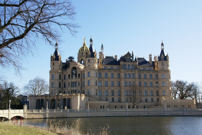 exterior, outdoors, building, sky, 1080P, day, waterfront, water, plant, germany, river, tourism, mecklenburg, the past, historic, palace, facade, burgsee