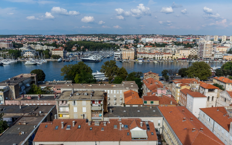 sea, crowded, beach, community, building exterior, canon 700d, summer, crowd, landscape, croatia, built structure, settlement, zadar, townscape, photography