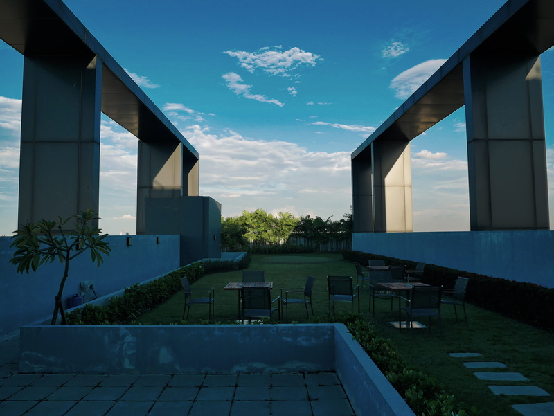 reflection, day, transparent, luxury living, blue, no people, rooftop patio, modetrn, rooftop, 4K, interior design, glass - material, built structure
