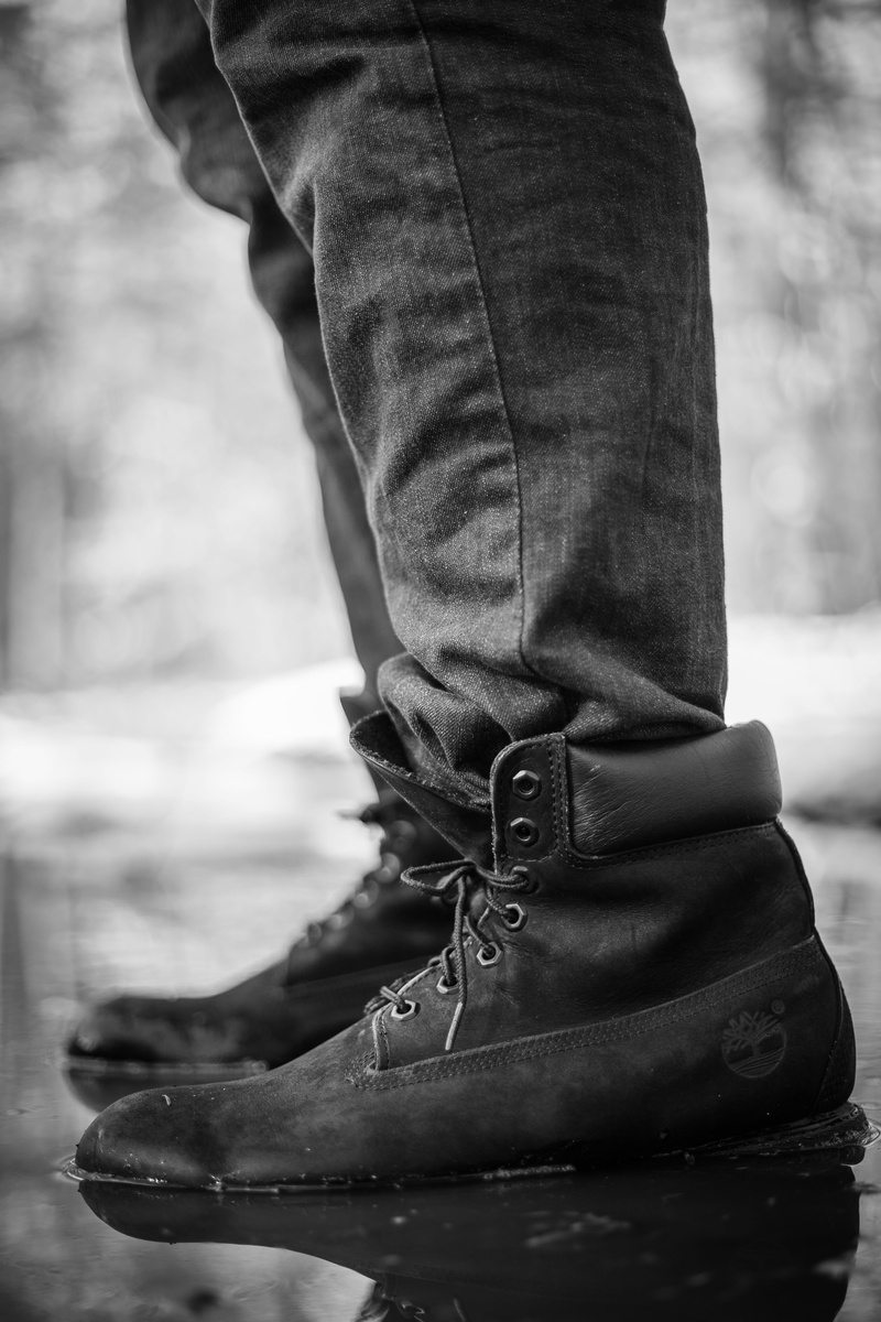 hand, shoe, standing, lifestyles, real people, puddle, clothing, photo, casual clothing, nubuck, winter, wearing, outdoors, low section, human body part