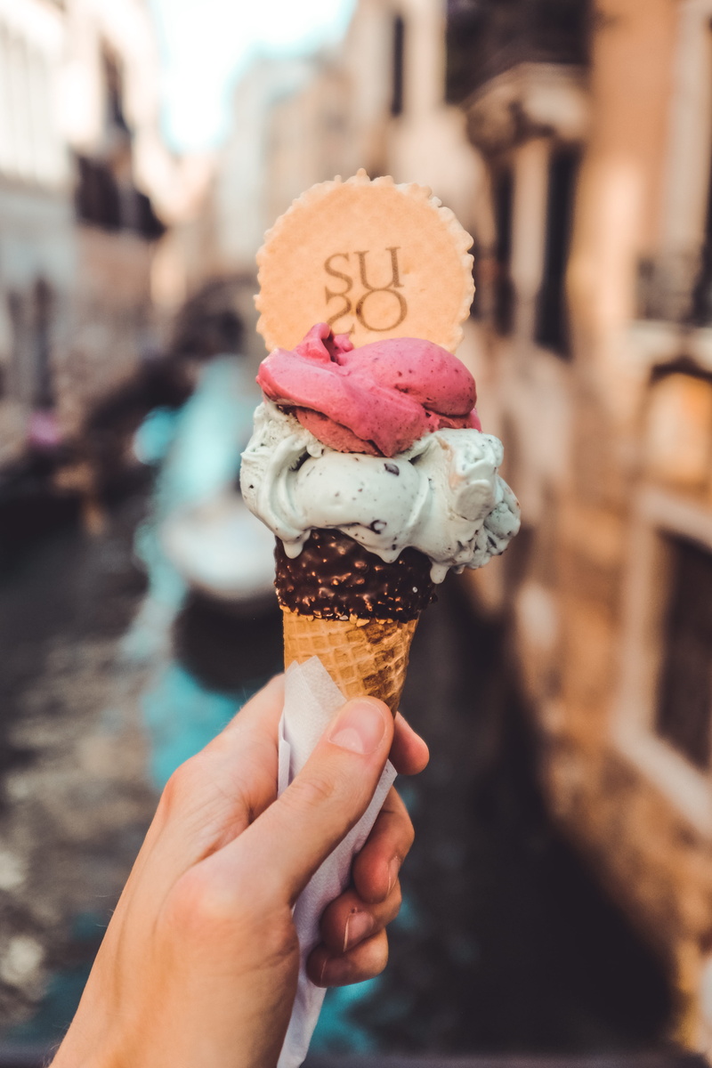 frozen food, hand, cone, suso, frozen, food and drink, sweet, 5K, ice cream, finger, italy, dairy product, focus on foreground, food, outdoors, venice