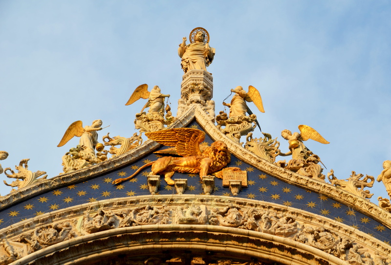 architecture, ornate, built structure, representation, history, statue, sky, no people, building exterior, belief, low angle view, gold, sculpture, art and craft