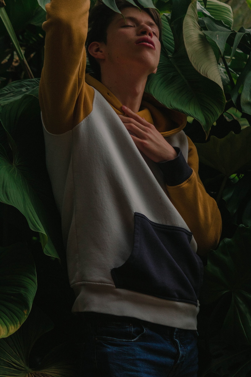 standing, monk, vase, real people, fashion, apparel, green, 5K, nature, leisure activity, lifestyles, leaves, hat, worship, applique, front view, potted plant