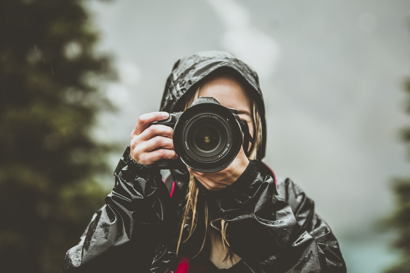 real people, 5K, technology, mountain, holding, occupation, coat, photo, clothing, canon, digital camera, obscured face, camera - photographic equipment