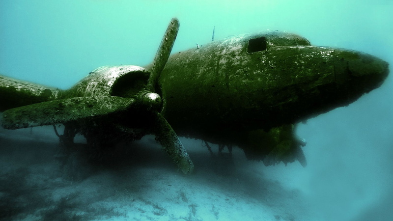 1080P, the crash, the plane, aviation, the wreckage, under water