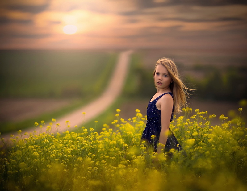plant, children, land, depth of field, path, nature, polka dots, blonde, outdoors, hairstyle, beauty in nature, looking at viewer, hair, flower, flowers