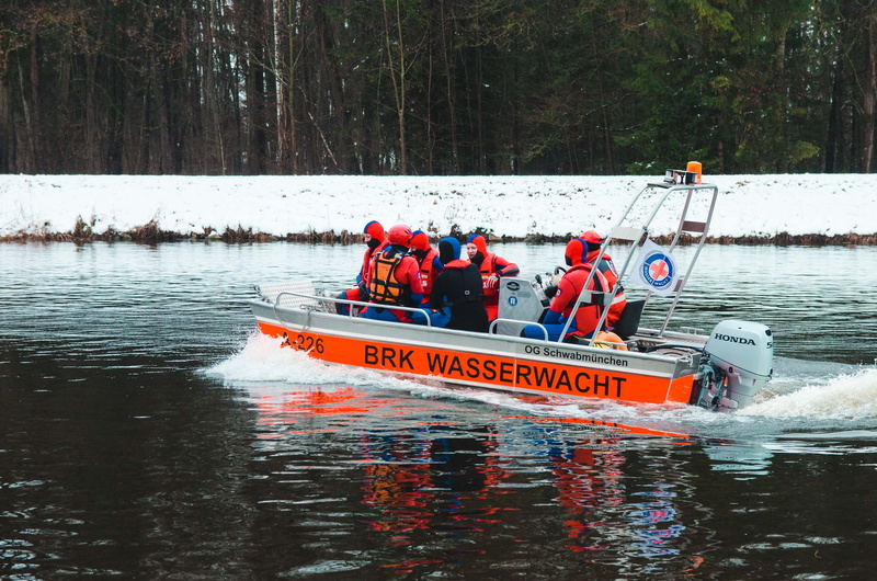 vest, orange color, nature, water, transportation, motion, lifeguard, redcross, nautical vessel, day, 4K, group of people, lake, vehicle, outdoors, roteskreuz