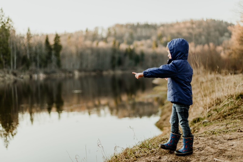 pointing, men, wearing, tree, child, nature, outdoors, real people, full length, one person, hood - clothing, standing, 5K, side view, blue, jacket, leisure activity