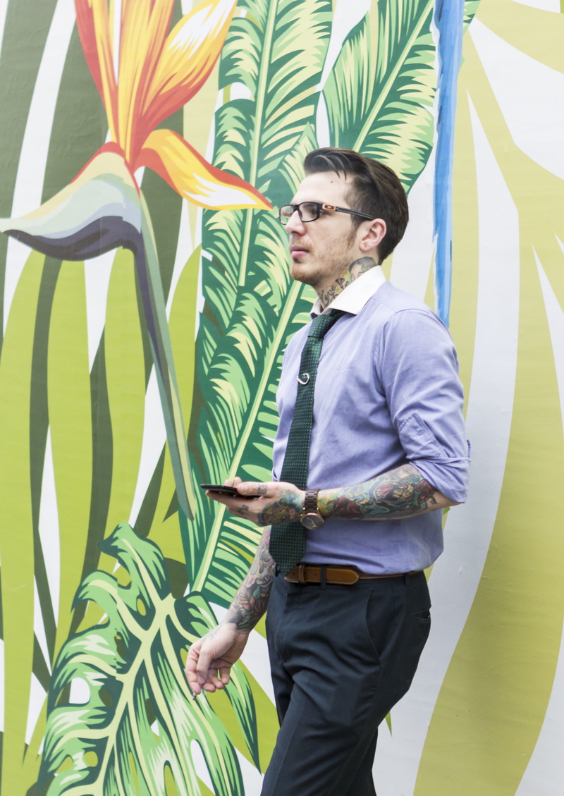 business, modern, casual, outdoor, looking away, urban, one Person, young men, young adult, adult, three quarter length, real people, people, stylish, tattoo