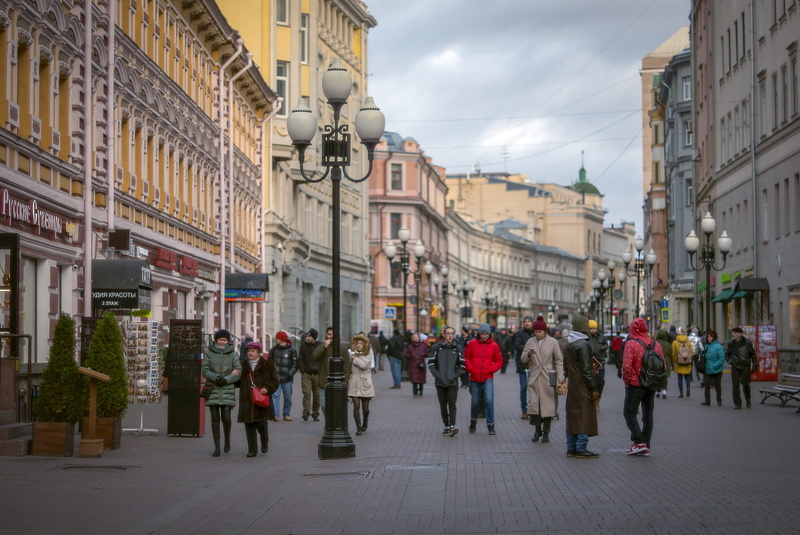 street lamp, 2K, real people, crowd, lifestyles, women, moscow, arbat street, outdoor, building exterior, architecture, sky, city street, day, people