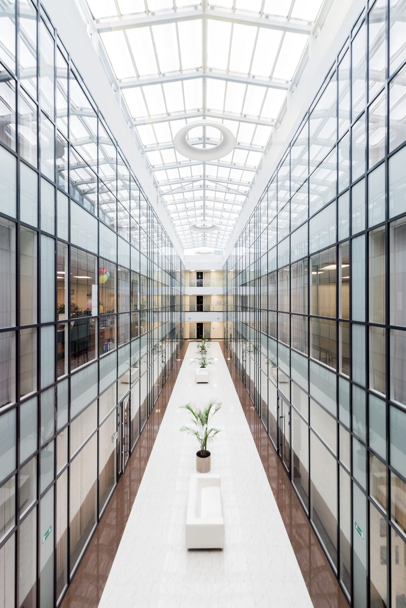 interior design, symmetrical, day, indoors, built structure, atrium, business centre, symmetric, high, photography, window, 5K, business, empty, glass
