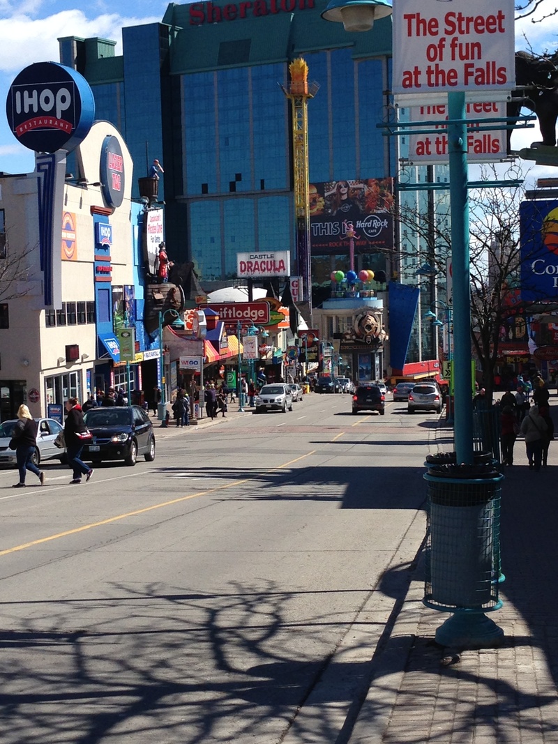 street, road, architecture, streets, 2K, busy, tourism, incidental people, sunlight, text, niagara, centre, town, motor vehicle, real people, sign, mode of transportation