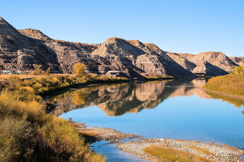 reflection, landscape, hills, environment, bluegrass, mountain range, outdoors, lake, scenics, Sky, solid, Summer, water, rock - object, bright, no people