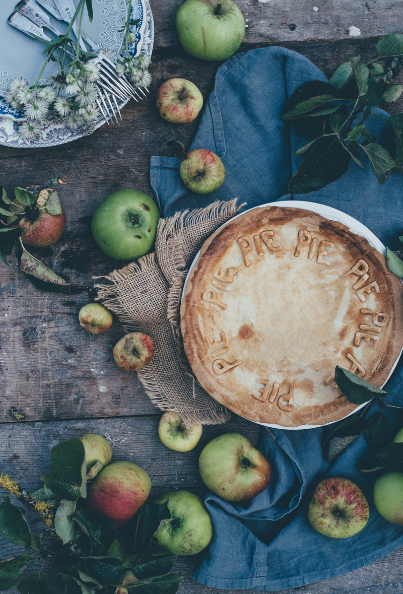autumn, fruit, apples, baked, no people, day, table, container, apple - Fruit, green apples, indoors, still life, directly above, apple, healthy Eating