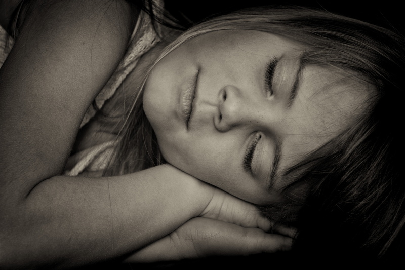 girl, cute, one Person, beauty, human Face, black And White, contemplation, headshot, caucasian Ethnicity, real people, photo, 5K, dark, bed, women, sleeping
