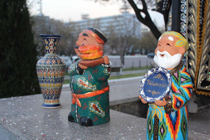 craft, pattern, figurines, traditional, focus on foreground, floral pattern, representation, porcelain, people, souvenirs, sculpture, close-up, male likeness