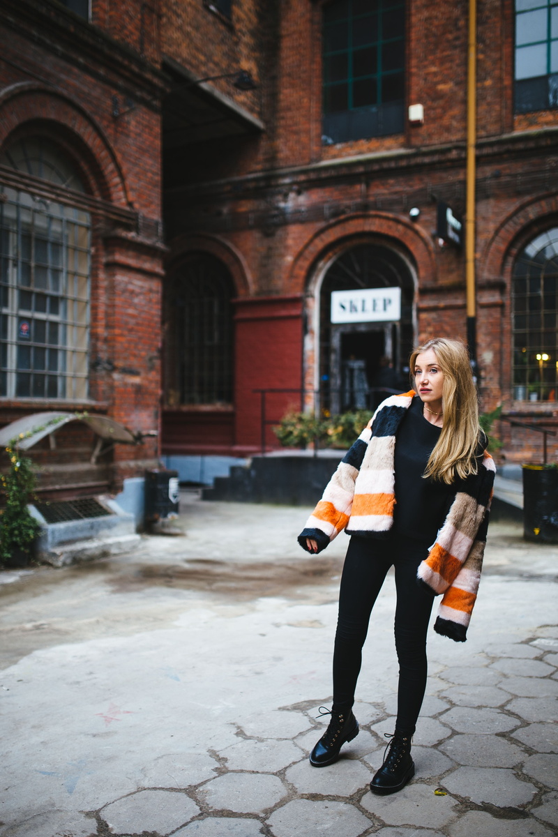 portrait, city, blond, full length, people, building, 5K, adult, building exterior, standing, outdoors, day, built structure, young women, caucasian, lifestyles