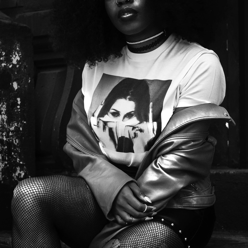 obscured face, blogger, fishnet, urban, 1080P, portrait, white, leisure activity, wearing, culture, indoors, stylish, blog post, photo, lifestyles, hairstyle