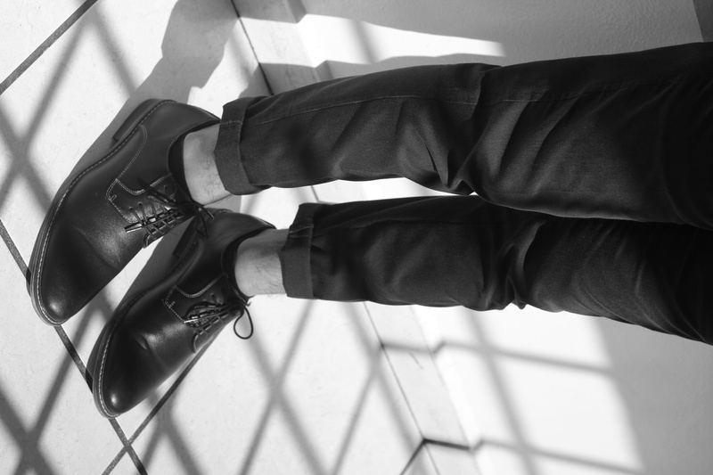sneaker, clogs, human body part, lifestyles, crystal, real people, clothing, human leg, flooring, human foot, high heel, shoe, body part, jeans, close-up