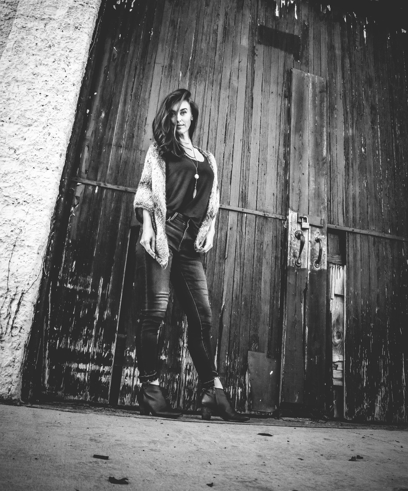 leather boots, jeans, ankle boots, gray, padlock, architecture, beautiful woman, black-and-white, person, lifestyle, lifestyles, adult, front view, near