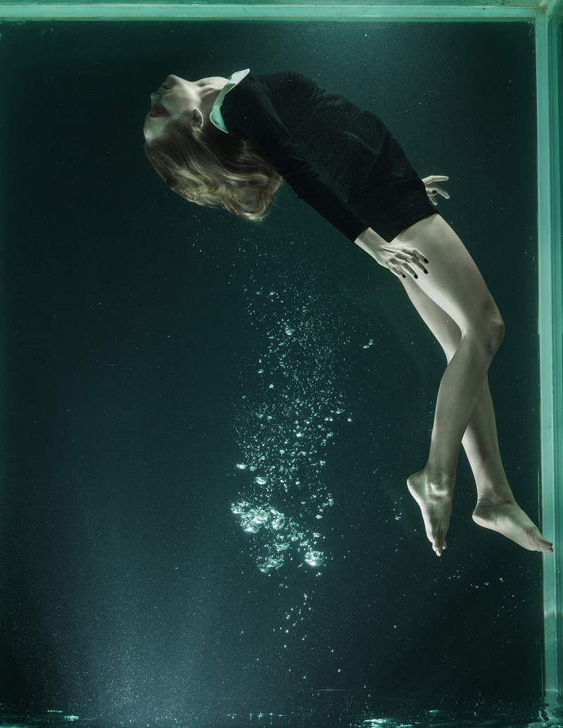 full length, diving, swimwear, undersea, model, live, concept, fiction, leisure activity, dead, sea, swimming pool, underwater diving, woman, water, nature
