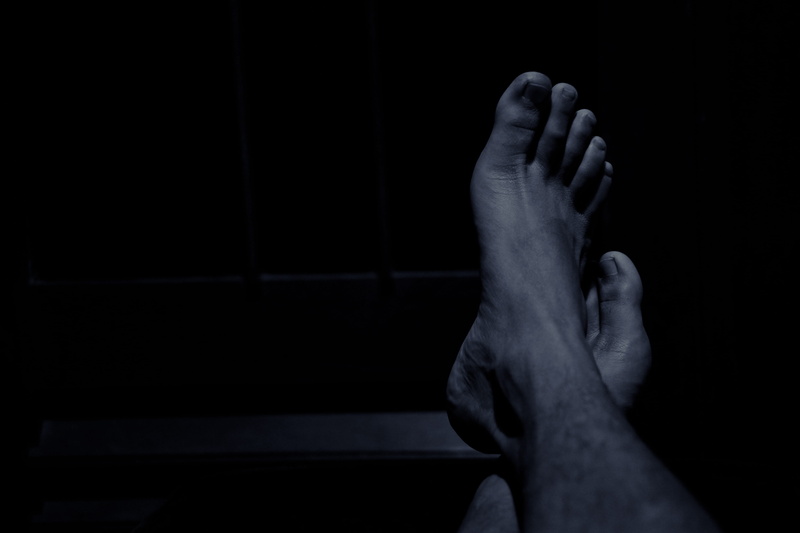 relax, copy space, human leg, 4K, aggression, low section, human hand, barefoot, emotion, lowlight, finger, solitude, human foot, human body part, negative emotion