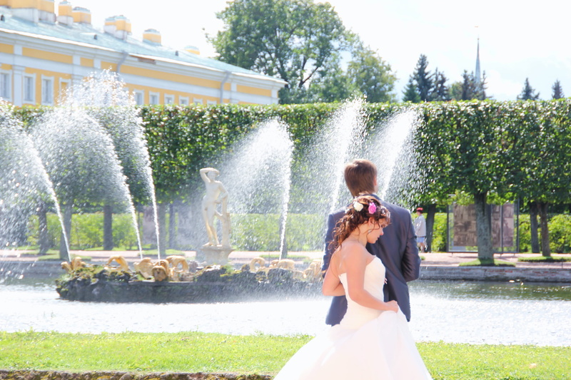 women, 2K, adult, girl, tree, peterhof, water, contact, petersburg, motion, young, petergof, enjoyment, splashing, nature, celebration, blossom, one person