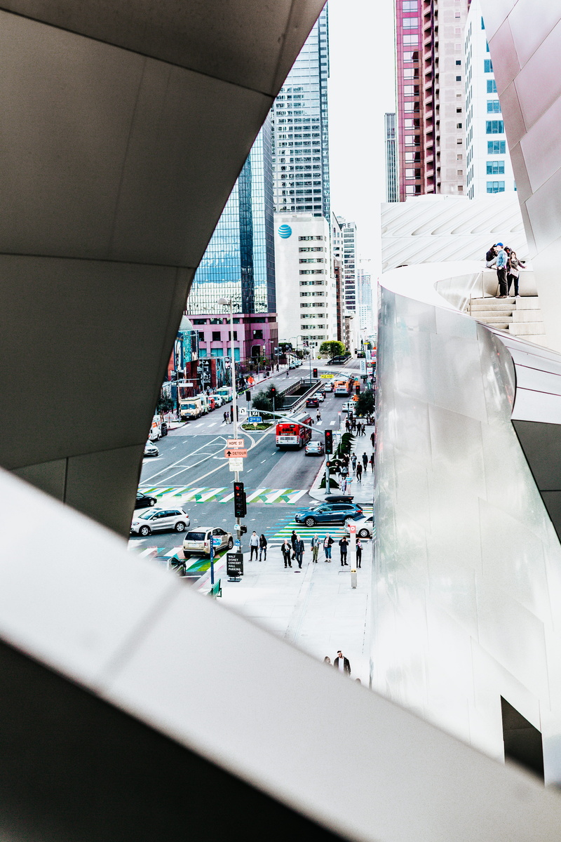 vehicles, modern, people, built structure, near, losangele, mode of transportation, tower, crowded, incidental people, city life, 5K, skyscraper, building